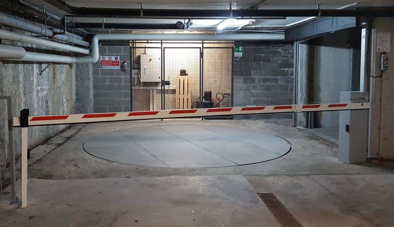 Piattaforma girevole per manovre in spazi stretti